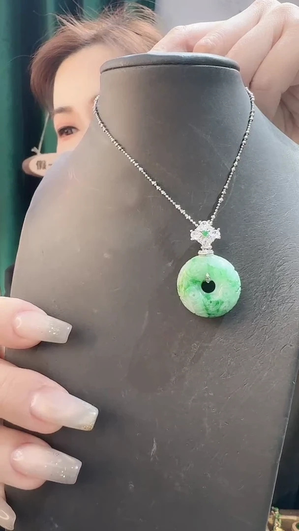 颈饰银S925镶嵌翡翠888888