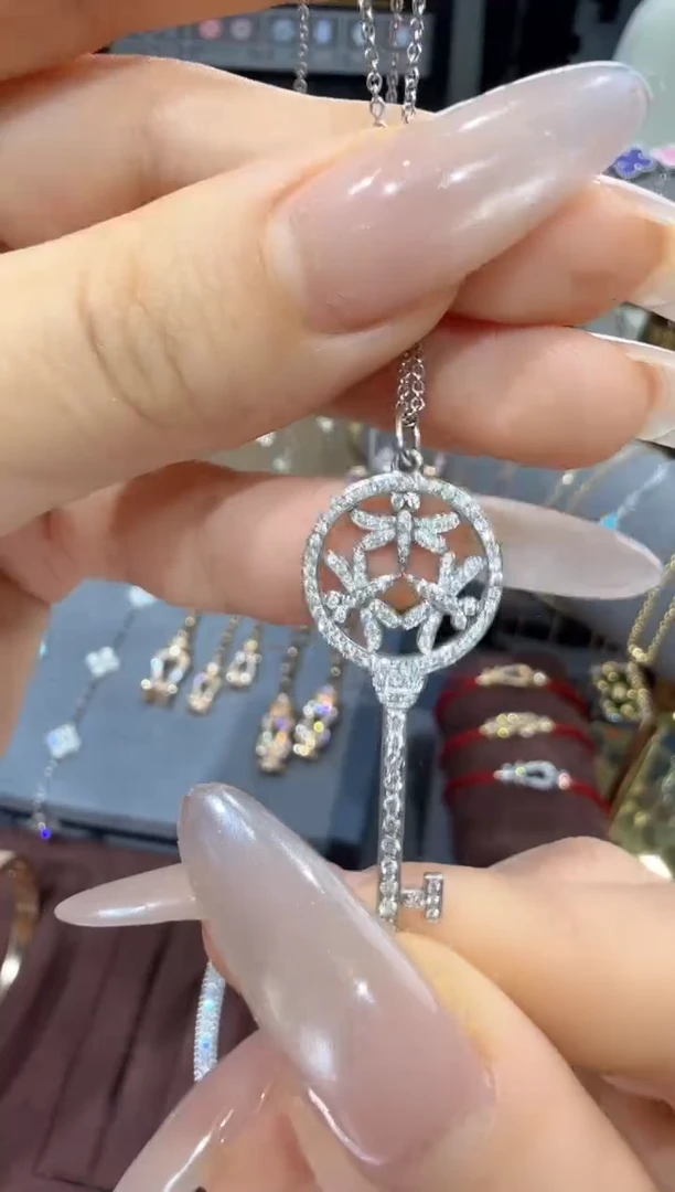 18K金镶嵌项链钻石蜻蜓钥匙