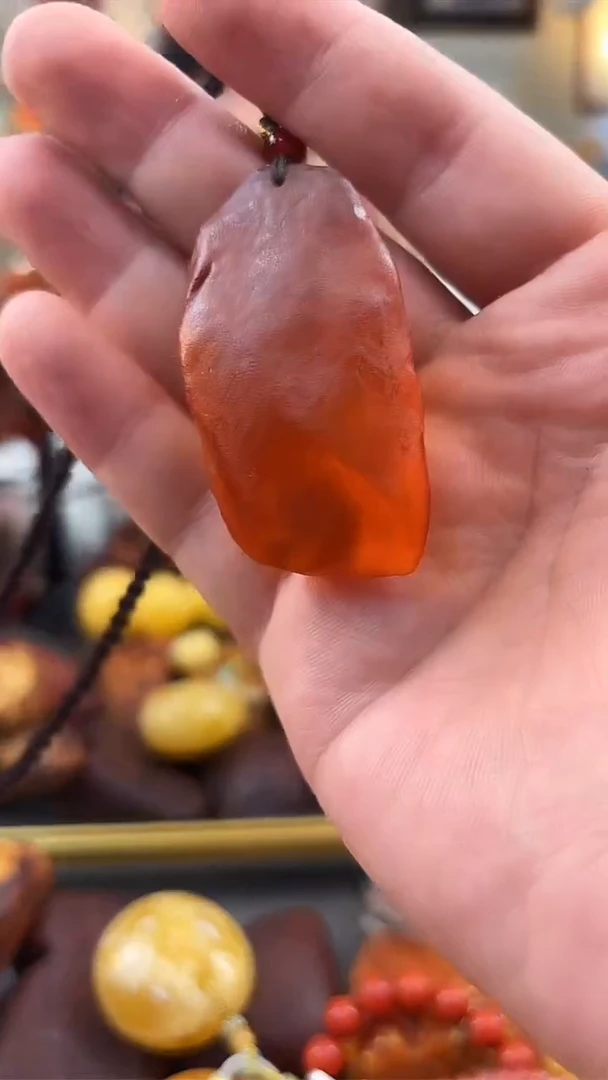 未镶嵌颈饰琥珀吊坠