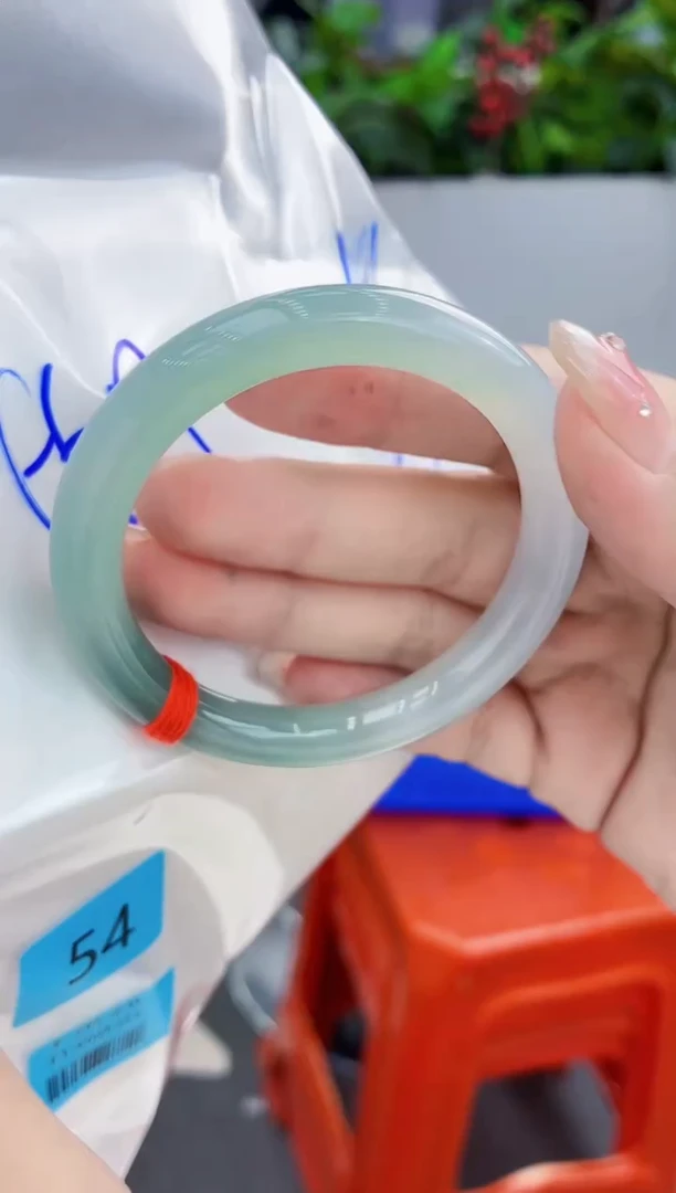 翡翠手镯未镶嵌翡翠手镯