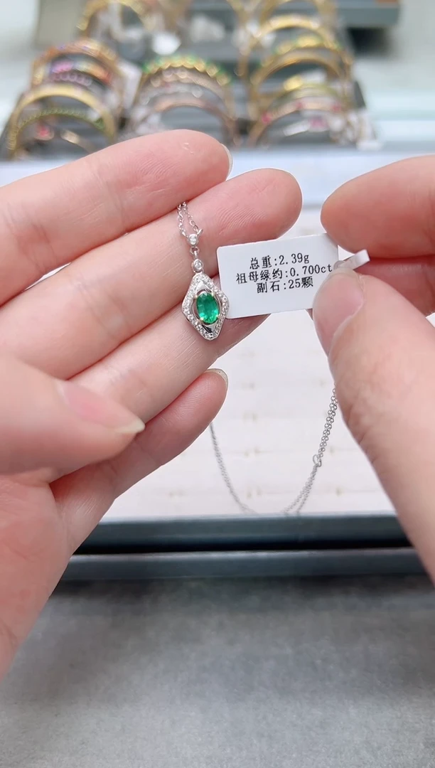 【闪购商品】祖母绿项链18K金镶嵌.