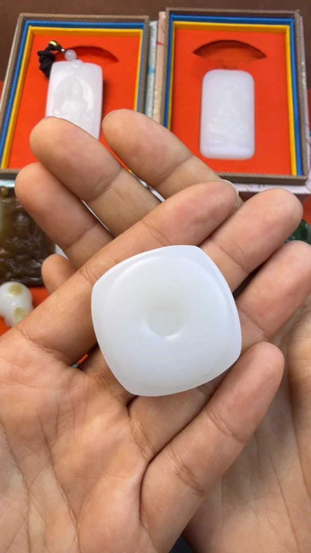 未镶嵌和田玉挂件和田玉