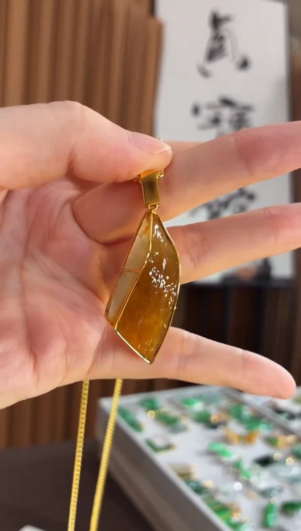 吊坠(不含链)18K金镶嵌翡翠吊坠