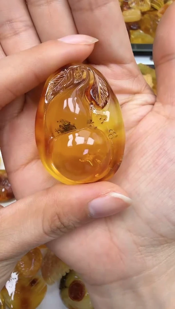裸石琥珀未镶嵌如图
