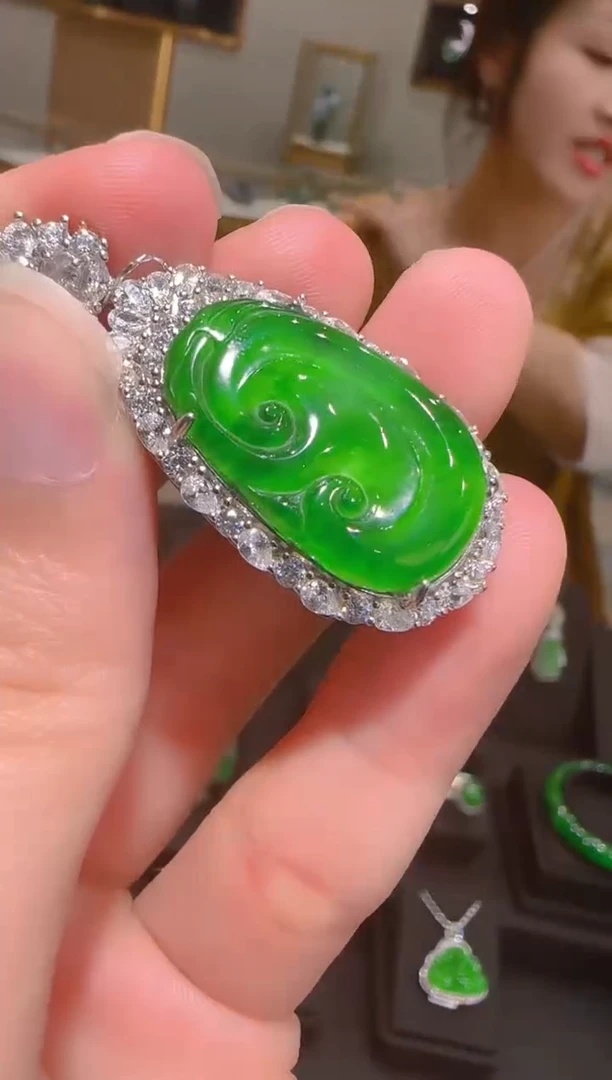 【闪购商品】翡翠吊坠(不含链)银S925镶嵌天然翡翠A货多样性发一件