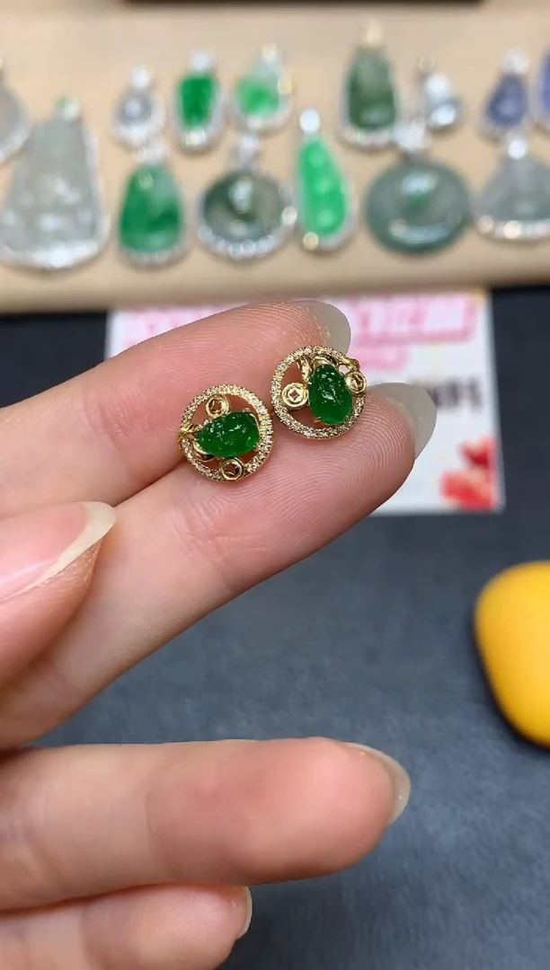 18K金镶嵌翡翠耳饰貔貅【无服务费