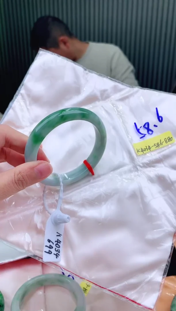 未镶嵌手镯翡翠58+