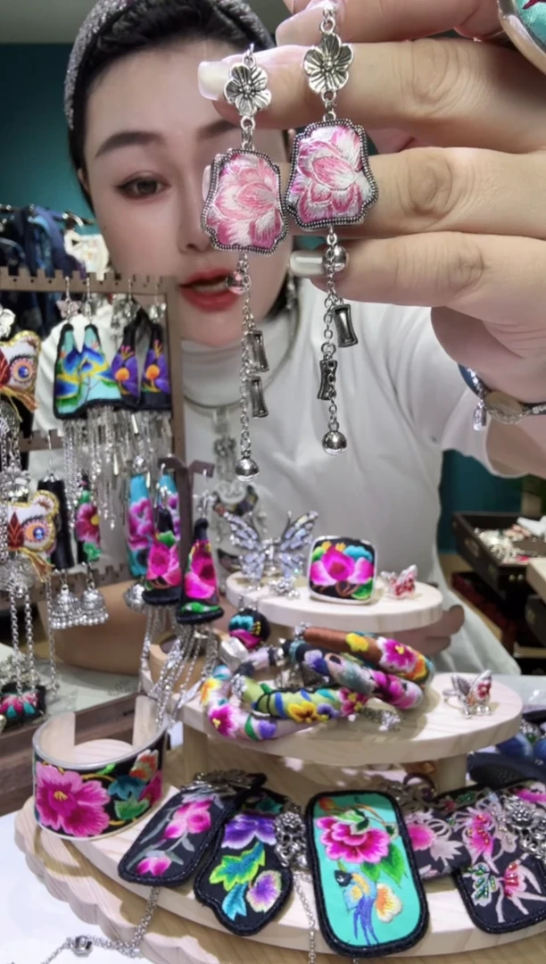 刺绣纯手工苗绣非遗耳环