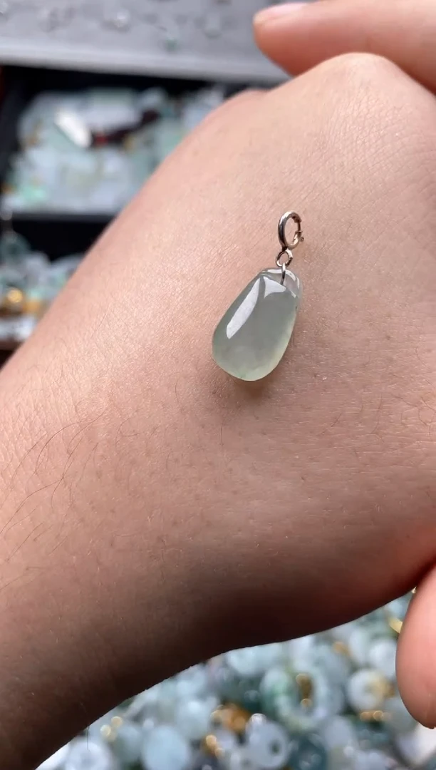 【闪购商品】翡翠颈饰未镶嵌哥哥