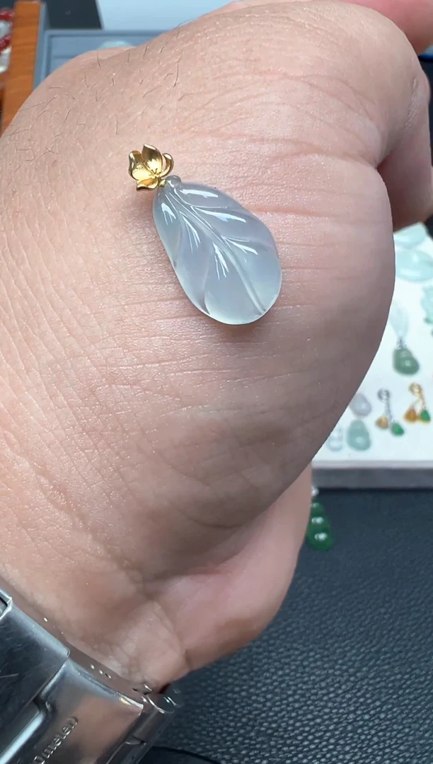 颈饰18K金镶嵌翡翠（34号链接）纯天然A货缅甸翡翠叶子吊坠