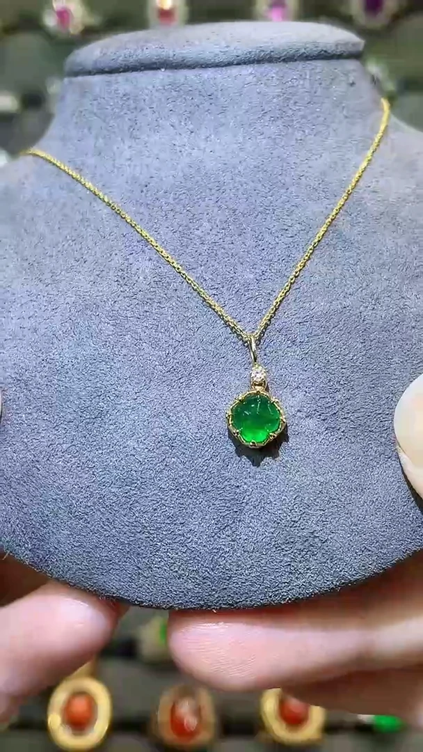 18K金镶嵌项链祖母绿0.9ct
