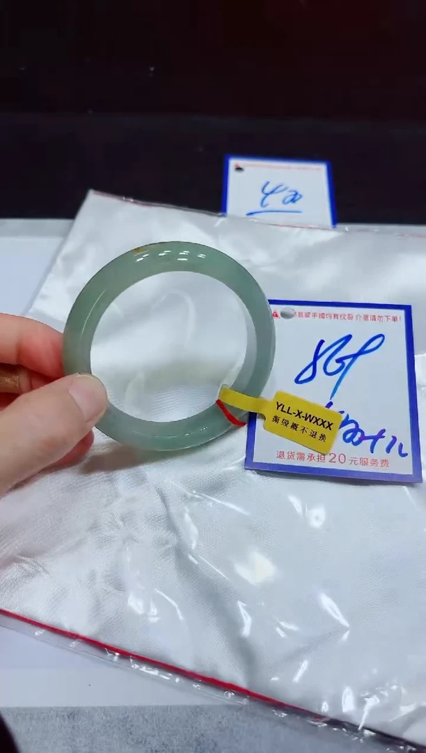 翡翠手镯未镶嵌1