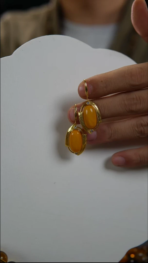 琥珀银S925镶嵌耳饰天然俄料蜜蜡蛋面耳环