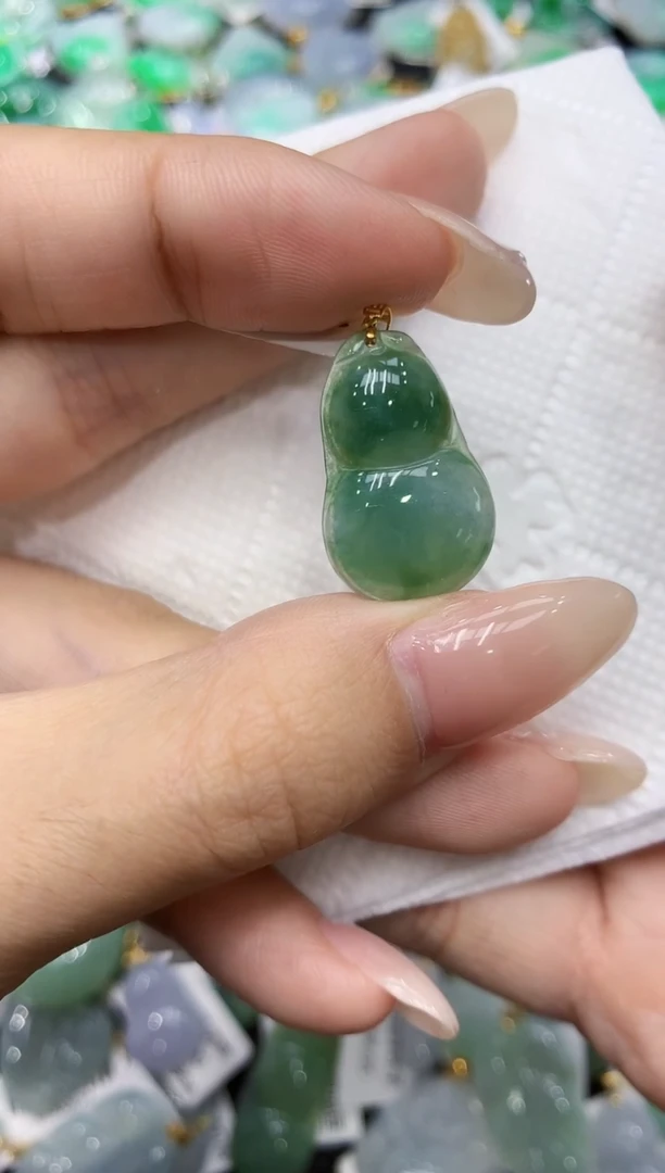 翡翠18K金镶嵌颈饰 111111111111