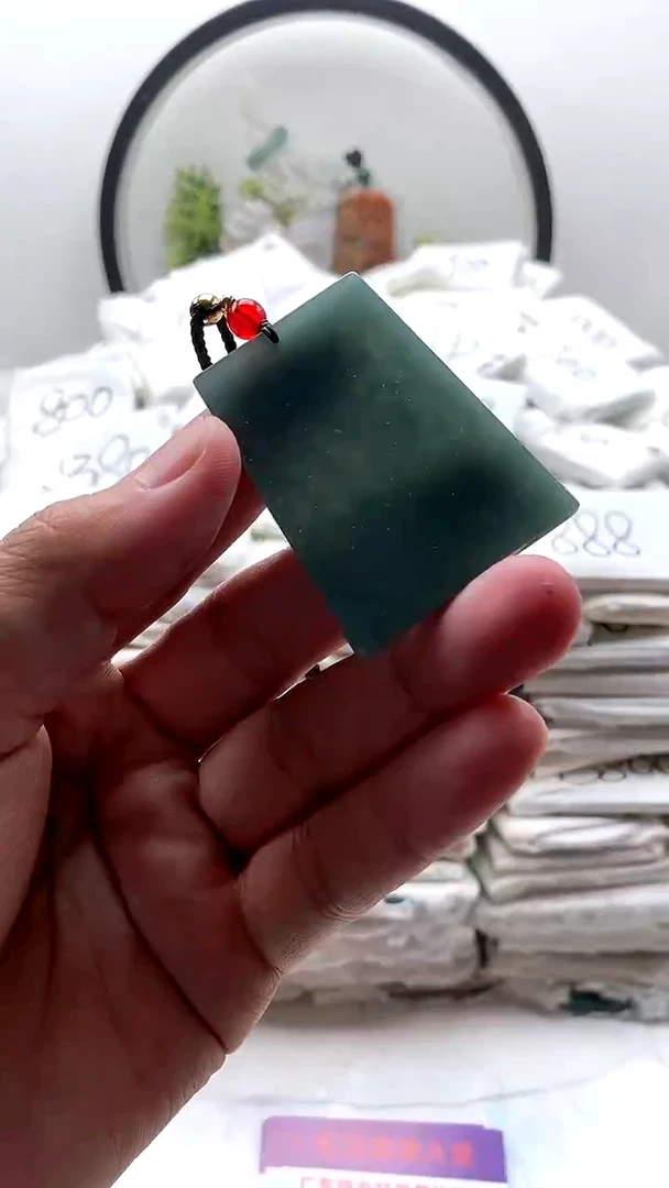 翡翠未镶嵌颈饰无事牌1