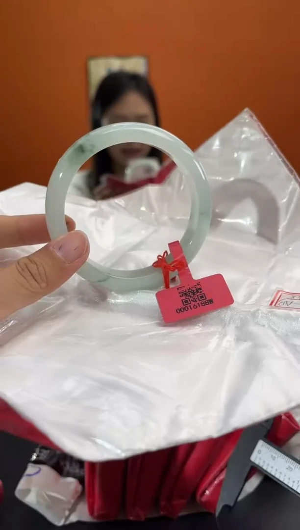 未镶嵌手镯翡翠番***谎1