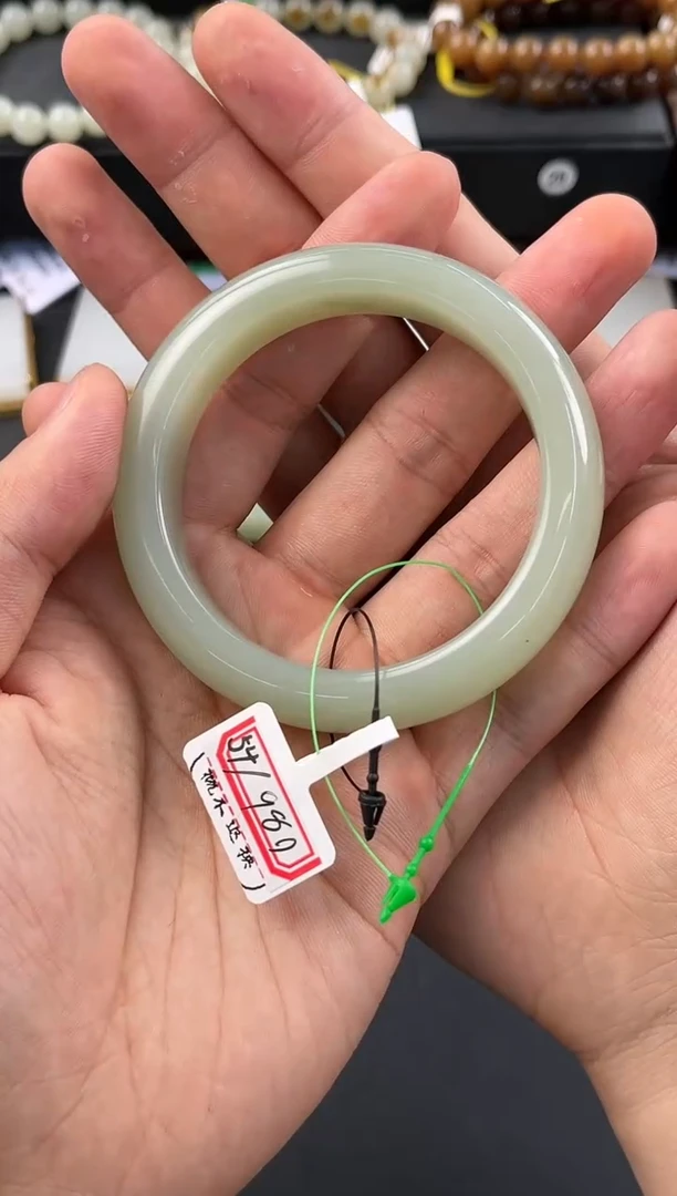 和田玉手镯未镶嵌且末青白手镯卡54微色差