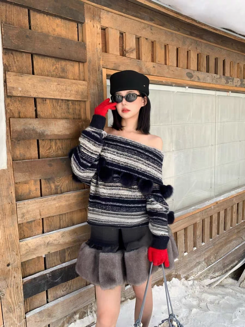 【奥莉】2025秋冬：一字肩条纹针织衫毛高级感毛球上衣35755