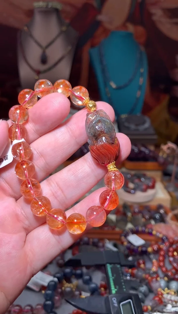 未镶嵌珠宝半成品水晶红极光趴趴狐手串，多样性