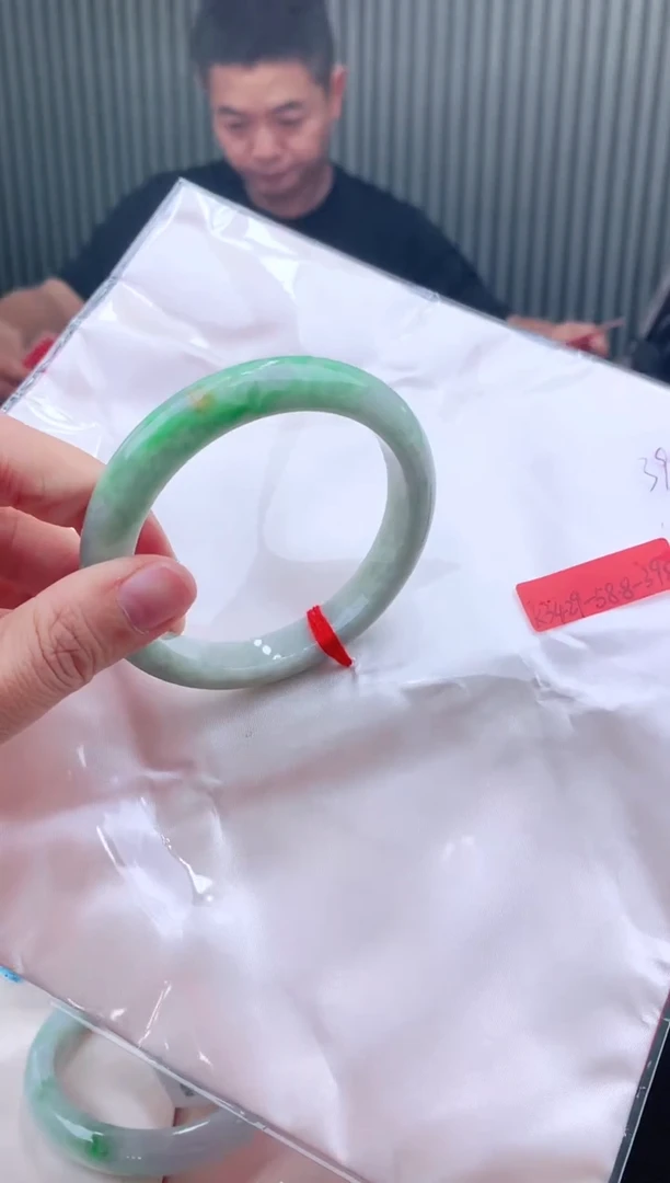 未镶嵌手镯翡翠58+