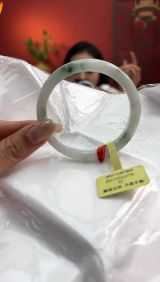 未镶嵌手镯（圆镯）翡翠翡翠手镯5