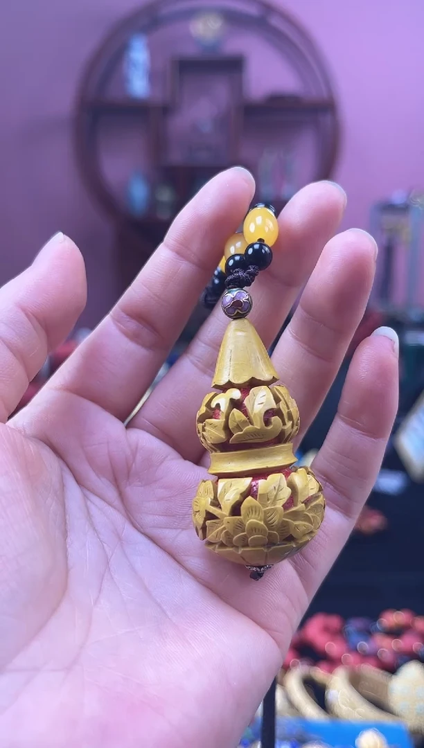非遗 雕漆花卉葫芦吊坠 带证 黄红