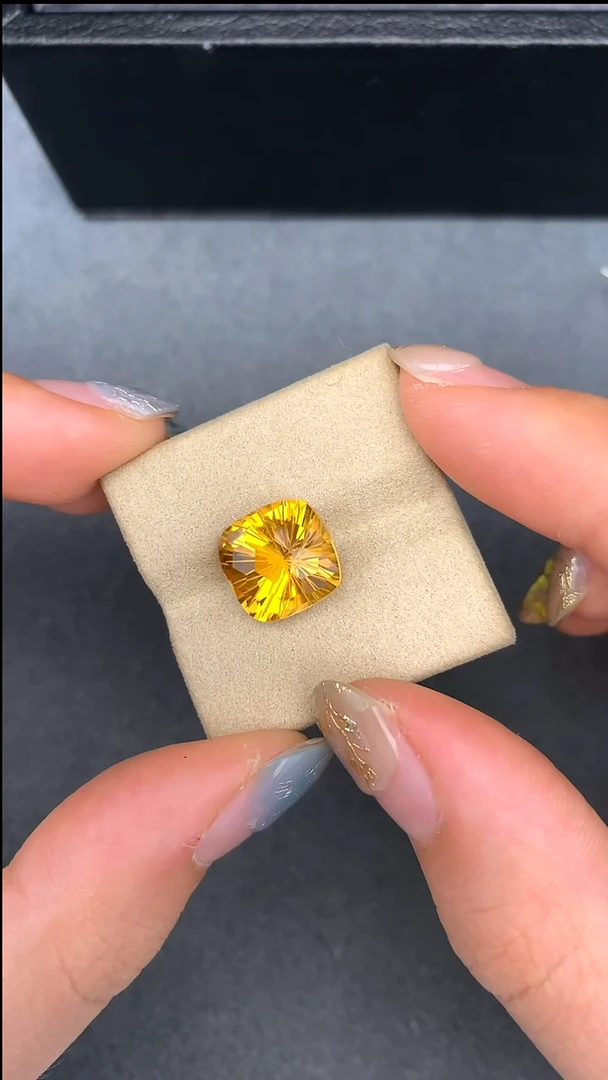 【闪购商品】水晶无未镶嵌5.79克拉