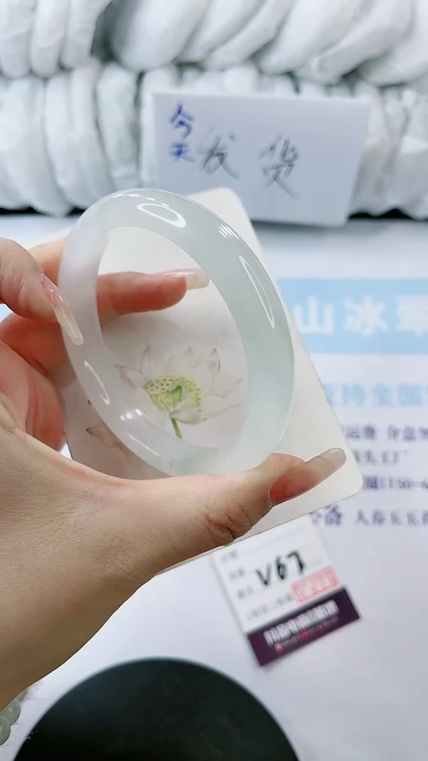 【闪购商品】石英质玉手镯合金多样性发货V67-63