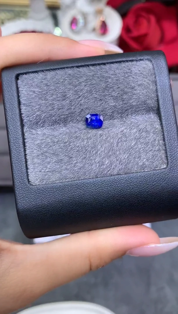 未镶嵌裸石定制蓝宝石枕型 蓝宝石 1.02ct