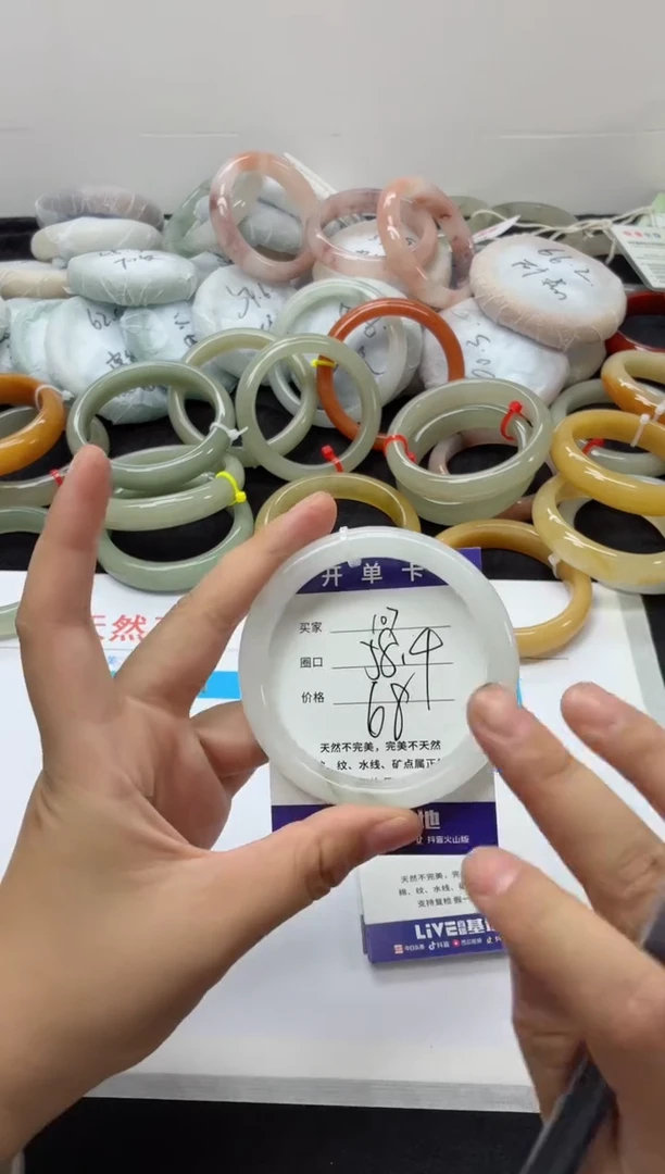 未镶嵌手镯石英质玉107