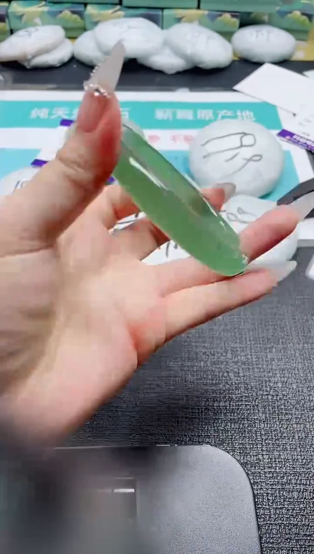 未镶嵌手镯石英质玉147-62