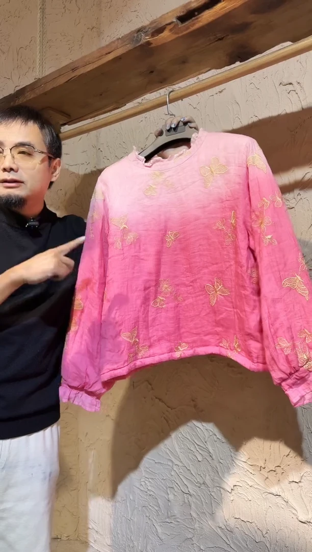 粉染金色蝴蝶棉服