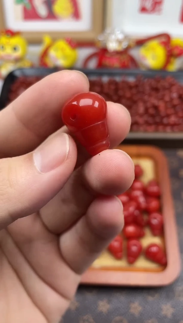 南红玛瑙.未镶嵌7号亮光锦红卡14*21三通