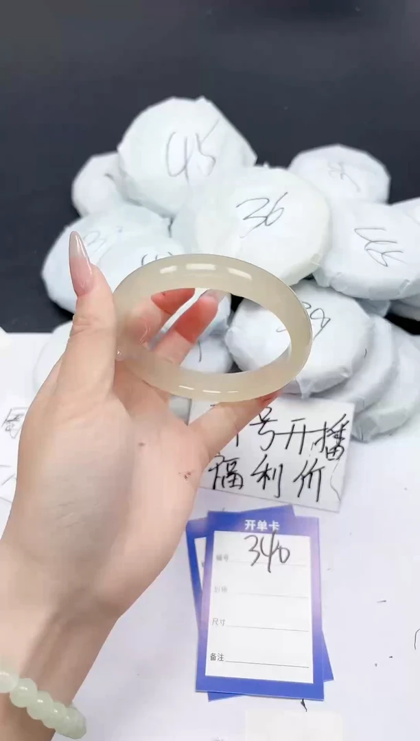 未镶嵌手镯石英质玉340/62