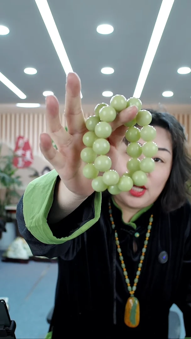 未镶嵌蛇纹石玉手串多样式发货随机发一