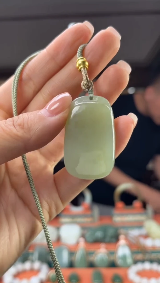 和田玉未镶嵌颈饰佩佩