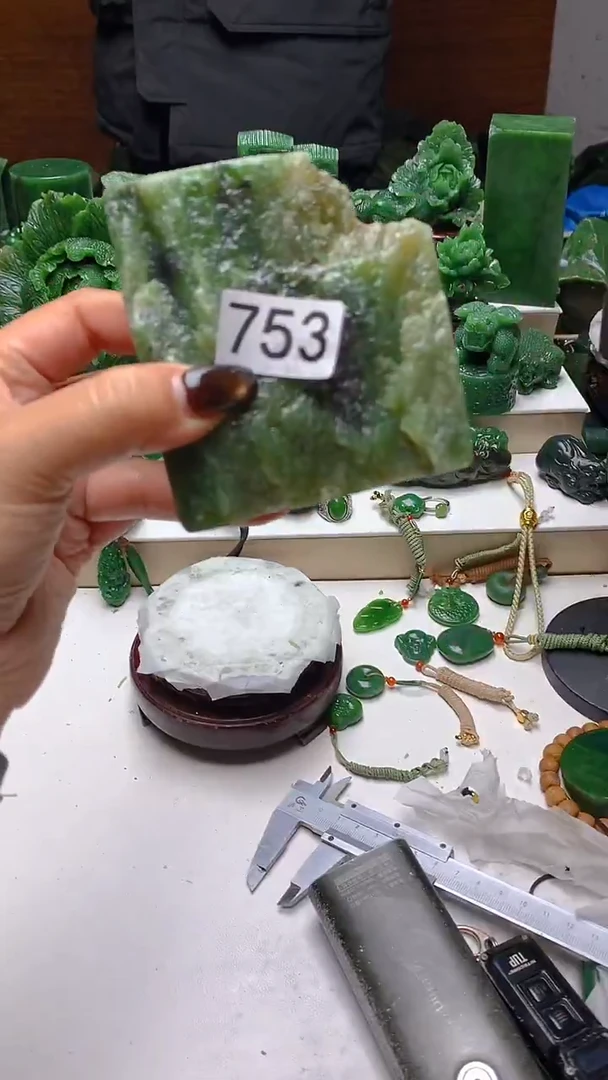 未镶嵌和田玉摆件1