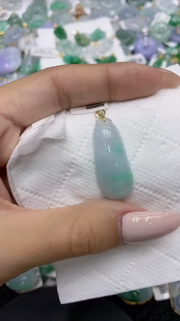 颈饰18K金镶嵌翡翠111111111111