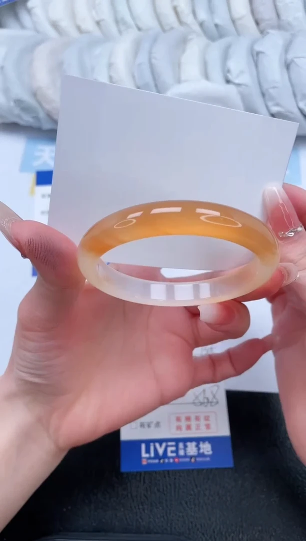 【闪购商品】石英质玉手镯未镶嵌T305-56.8