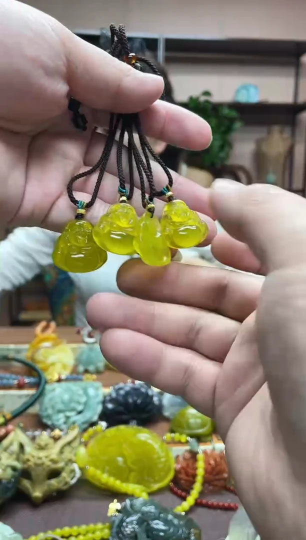 未镶嵌岫玉吊坠多样性发货发其中之一