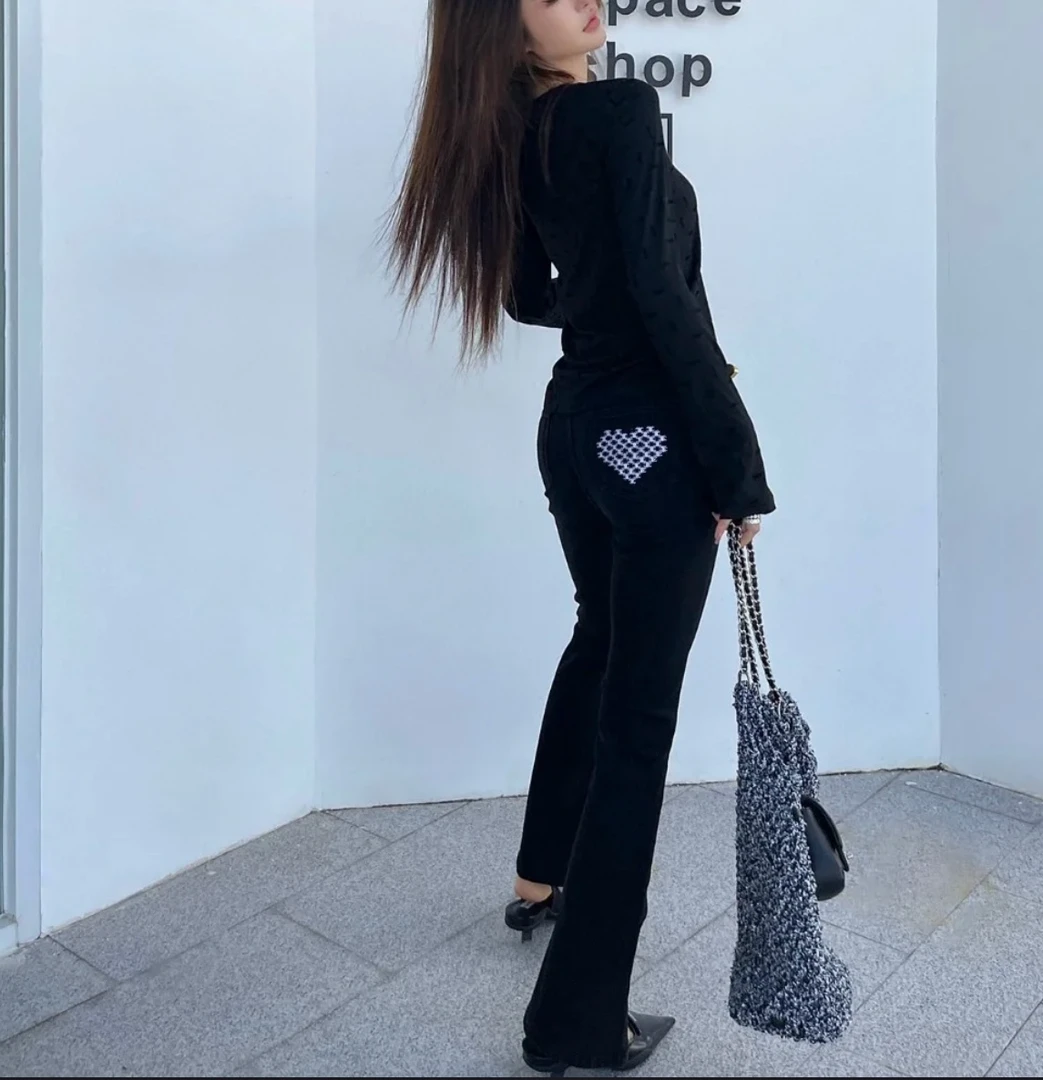 【断码福利】24口袋爱心刺绣黑色修身微喇牛仔裤 YZ24K01045