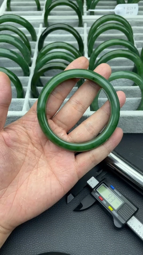 未镶嵌手镯和田玉（碧玉）81-63.6