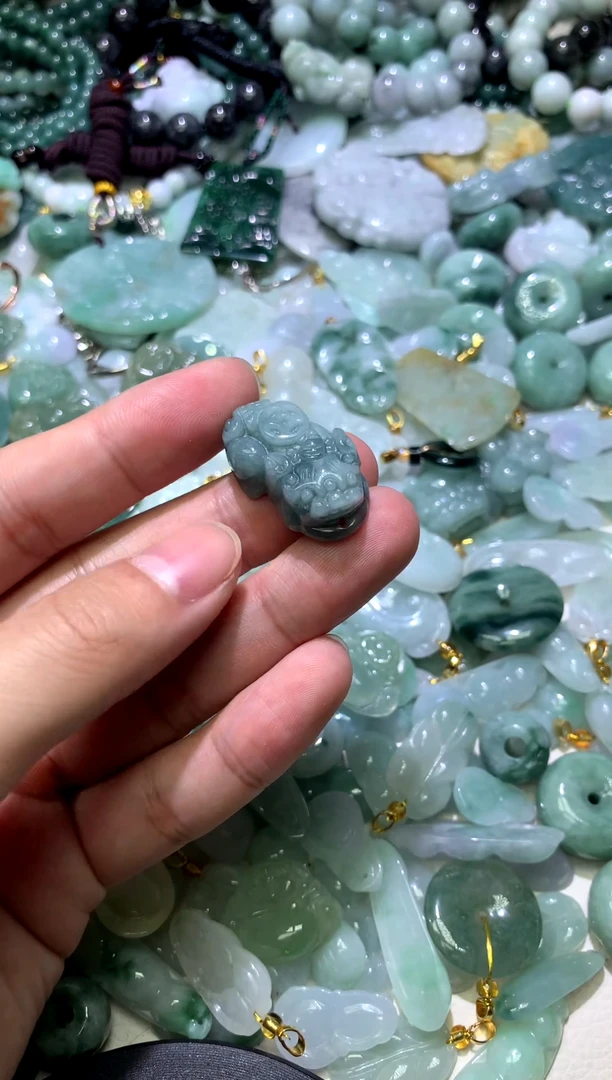 颈饰未镶嵌翡翠1