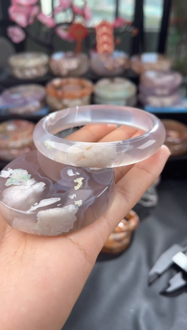 【闪购商品】石英质玉手镯未镶嵌58