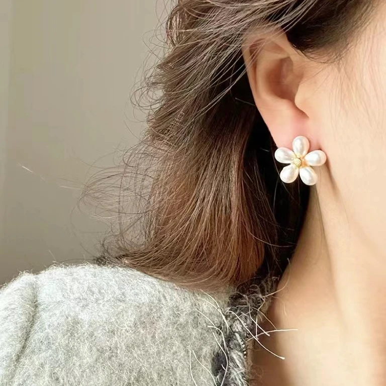 铜合金耳饰 【旋转五瓣花】简约百搭轻奢珠珠甜美高级法式气质耳钉