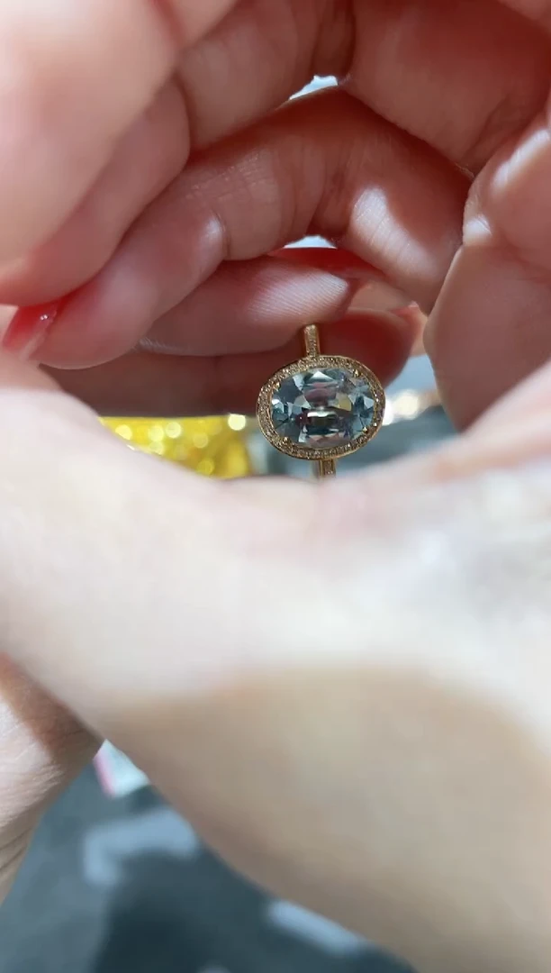 海蓝宝石戒指18K金镶嵌戒指
