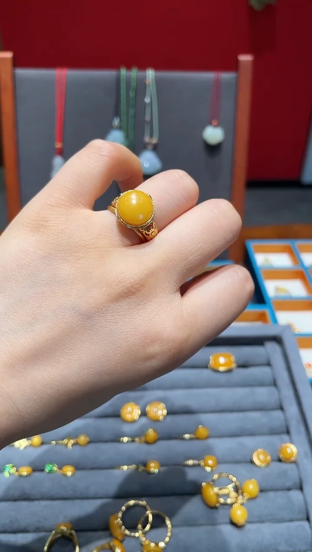 银S925镀金镶嵌蜜蜡裸石美*绿戒指