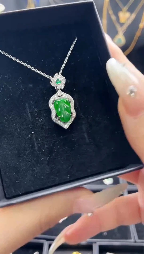 翡翠未镶嵌颈饰叶子吊坠（不含链）