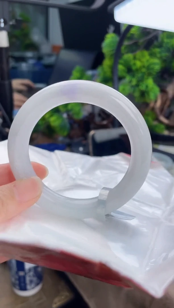 翡翠手镯未镶嵌翡翠手镯