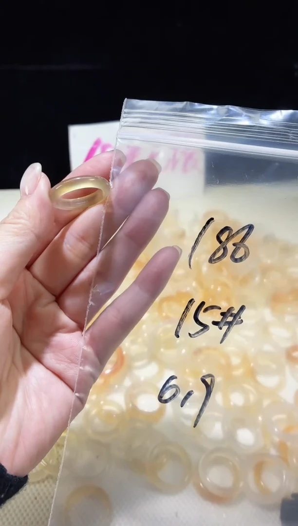 未镶嵌戒指玛瑙/玉髓亻**何186